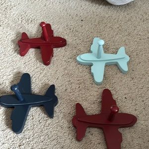 4 Airplane shaped hooks from Land of Nod set of 4- 40$